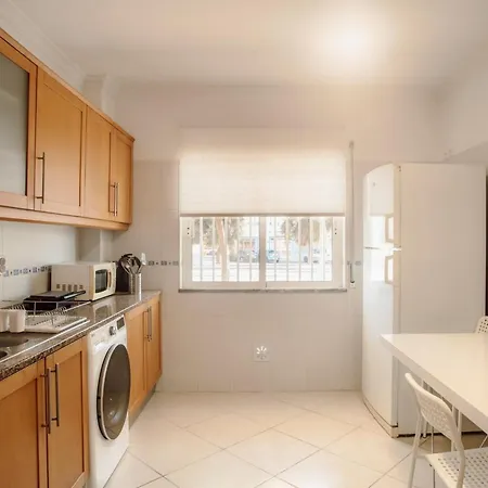 Harbour's Way, Spacious And Cosy Apartment, With Ac דירה