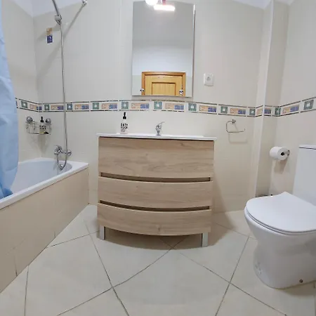 Daire Harbour's Way, Spacious And Cosy Apartment, With Ac *